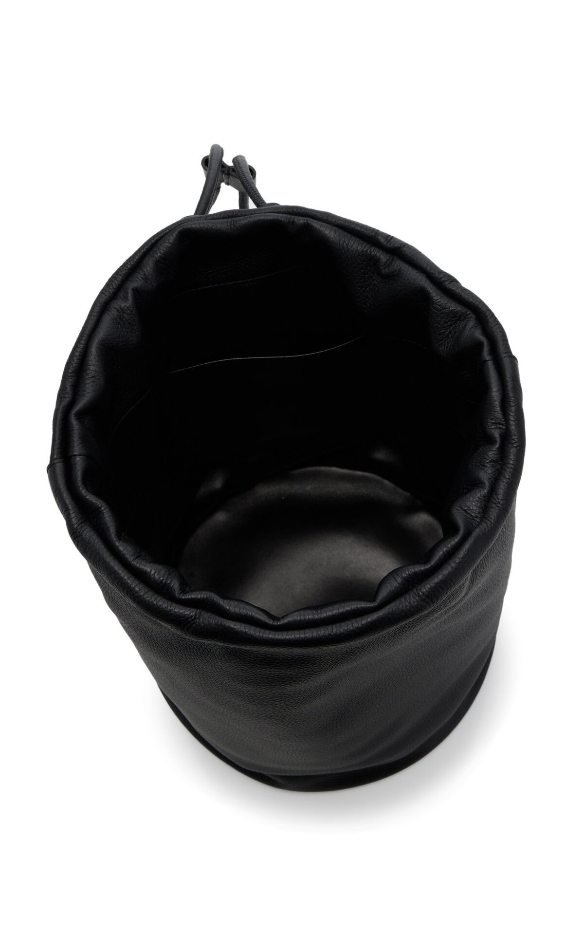 https://jacketsinleather.com/product/sporty-leather-backpack/